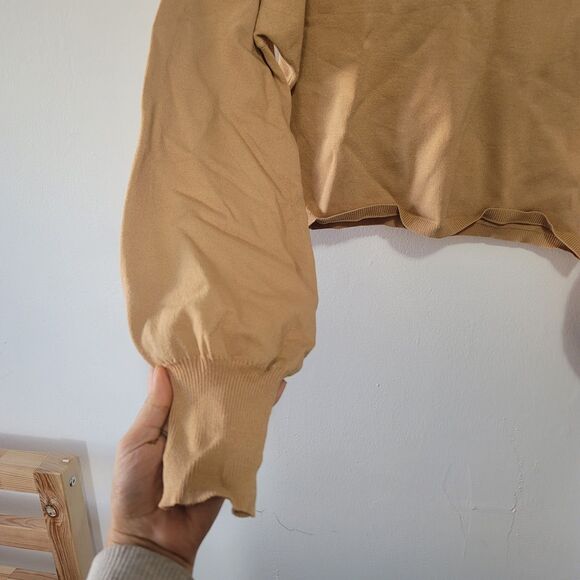 525 America camel beige turtleneck cropped sweater size XS 

Foldover neckline
B - Picture 4 of 8